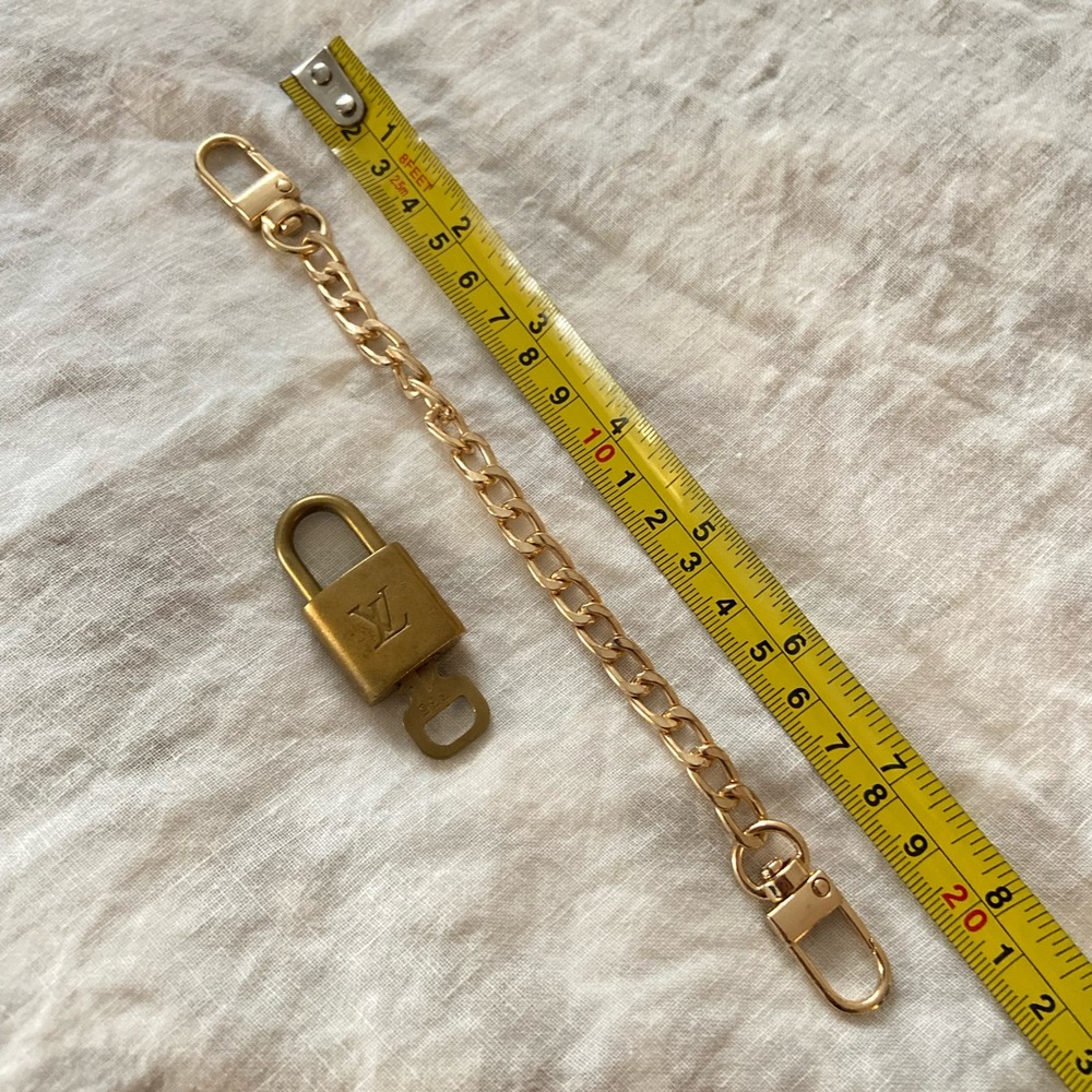 *SOLD*Louis Vuitton Lock and Key 335 with Bracelet Chain - Picture 9 of 9